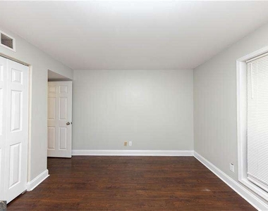 2657 Lenox Road - Photo Thumbnail 11