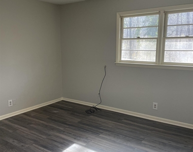 225 Pressley Way - Photo Thumbnail 4
