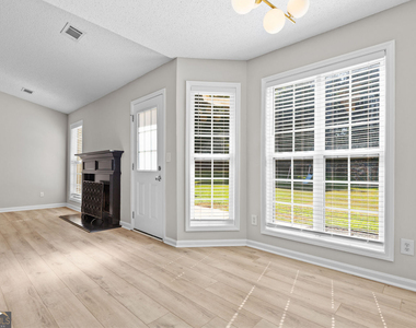 1587 Brush Creek Dr - Photo Thumbnail 8