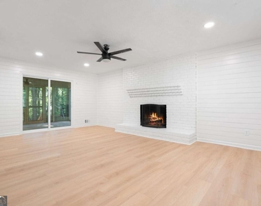 920 Kings Court - Photo Thumbnail 5