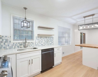 920 Kings Court - Photo Thumbnail 13