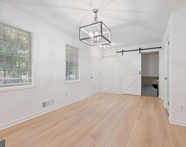 920 Kings Court - Photo Thumbnail 3