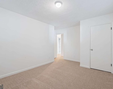920 Kings Court - Photo Thumbnail 22