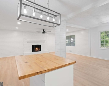 920 Kings Court - Photo Thumbnail 17