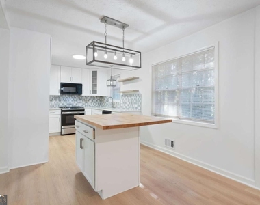 920 Kings Court - Photo Thumbnail 11