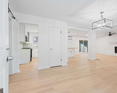 920 Kings Court - Photo Thumbnail 2