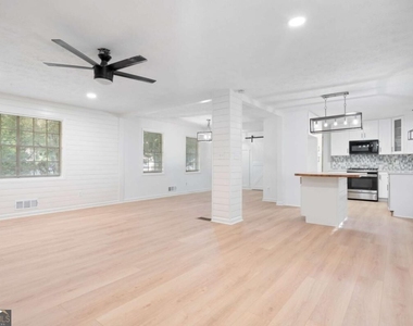 920 Kings Court - Photo Thumbnail 10