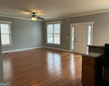 130 Betsy Lane - Photo Thumbnail 3
