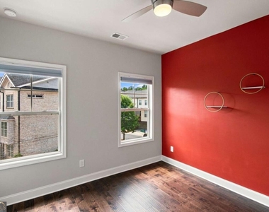7850 Laurel Crest Drive - Photo Thumbnail 9