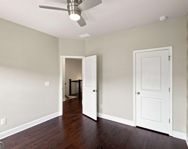 7850 Laurel Crest Drive - Photo Thumbnail 11
