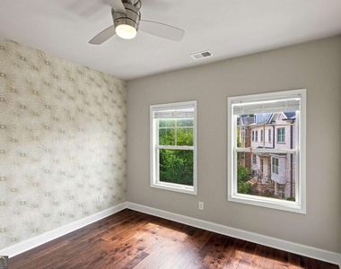 7850 Laurel Crest Drive - Photo Thumbnail 12