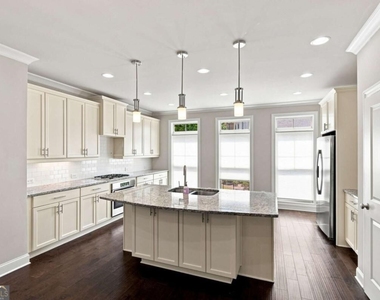 7850 Laurel Crest Drive - Photo Thumbnail 2