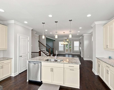 7850 Laurel Crest Drive - Photo Thumbnail 4