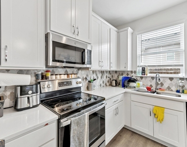5811 Calle Vista Drive - Photo Thumbnail 18