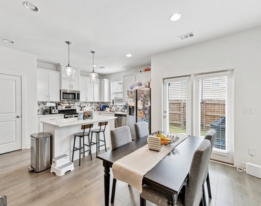 5811 Calle Vista Drive - Photo Thumbnail 13