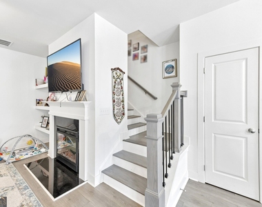 5811 Calle Vista Drive - Photo Thumbnail 11