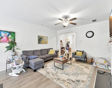 5811 Calle Vista Drive - Photo Thumbnail 9