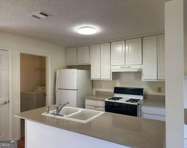 839 Tramore Drive - Photo Thumbnail 2