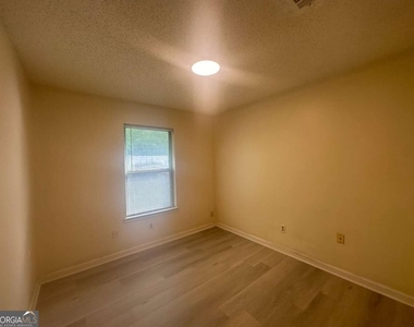 839 Tramore Drive - Photo Thumbnail 12