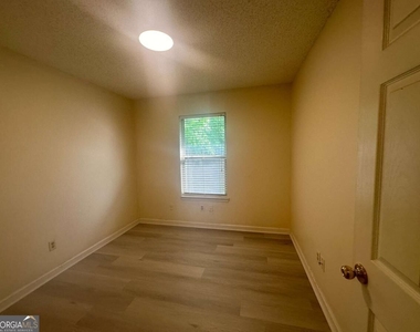 839 Tramore Drive - Photo Thumbnail 14