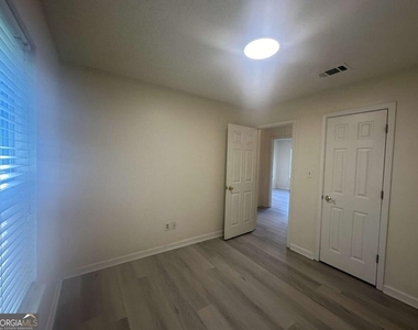 839 Tramore Drive - Photo Thumbnail 15