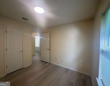 839 Tramore Drive - Photo Thumbnail 13