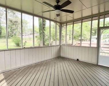 2894 Barry Avenue Se - Photo Thumbnail 19