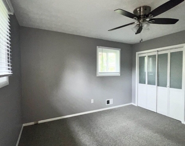 2894 Barry Avenue Se - Photo Thumbnail 15