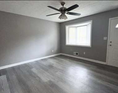 2894 Barry Avenue Se - Photo Thumbnail 2