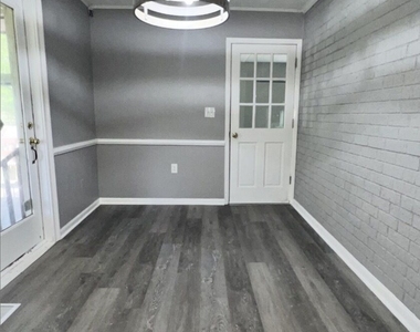 2894 Barry Avenue Se - Photo Thumbnail 6