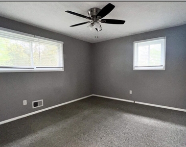2894 Barry Avenue Se - Photo Thumbnail 14