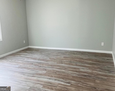 4310 Bouldercrest Road - Photo Thumbnail 6