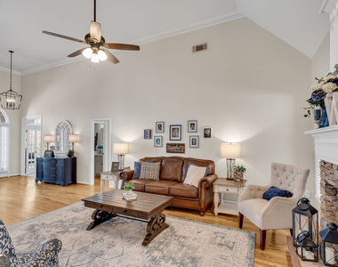 4405 Fairfax Drive - Photo Thumbnail 10