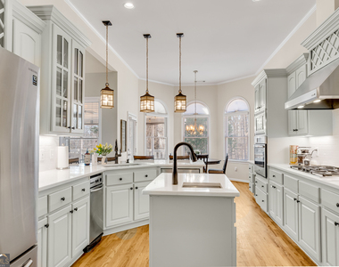 4405 Fairfax Drive - Photo Thumbnail 16