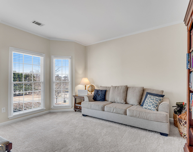 4405 Fairfax Drive - Photo Thumbnail 5