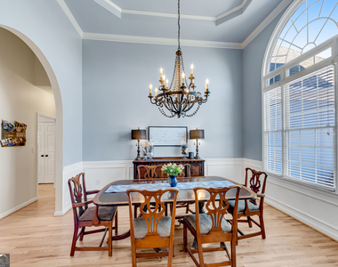 4405 Fairfax Drive - Photo Thumbnail 7