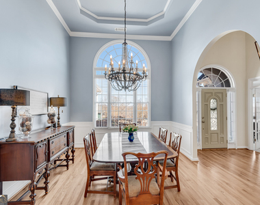 4405 Fairfax Drive - Photo Thumbnail 8