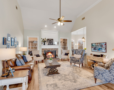 4405 Fairfax Drive - Photo Thumbnail 9