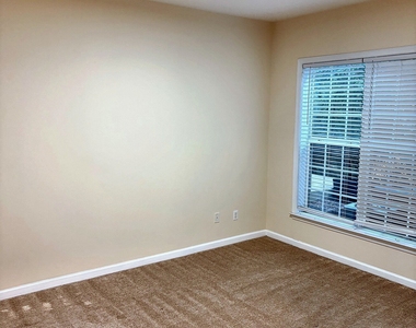 1370 Thornborough Drive - Photo Thumbnail 15