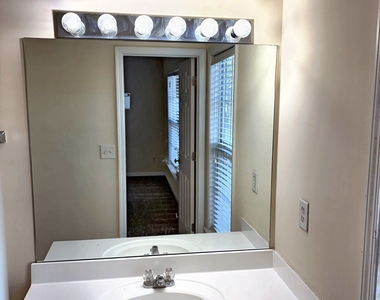 1370 Thornborough Drive - Photo Thumbnail 9