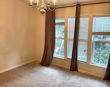 1370 Thornborough Drive - Photo Thumbnail 23