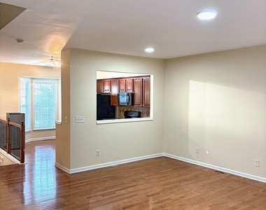 1370 Thornborough Drive - Photo Thumbnail 14