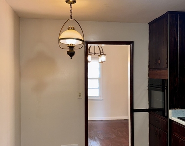 430 Windsor Drive - Photo Thumbnail 7