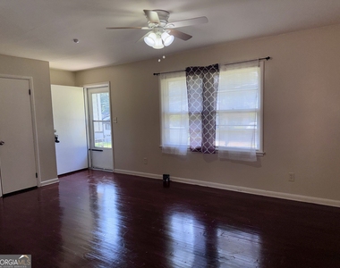 430 Windsor Drive - Photo Thumbnail 2