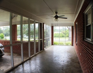 106 Oakhurst Drive - Photo Thumbnail 4