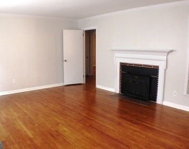 106 Oakhurst Drive - Photo Thumbnail 7