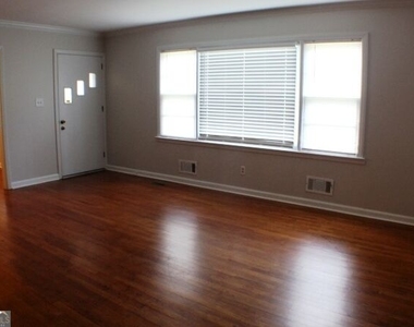 106 Oakhurst Drive - Photo Thumbnail 5
