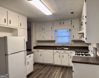 1052 Terance Avenue - Photo Thumbnail 5