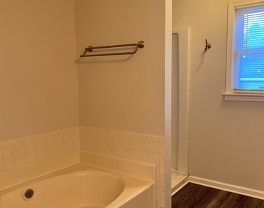 1052 Terance Avenue - Photo Thumbnail 10