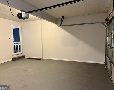 1052 Terance Avenue - Photo Thumbnail 16